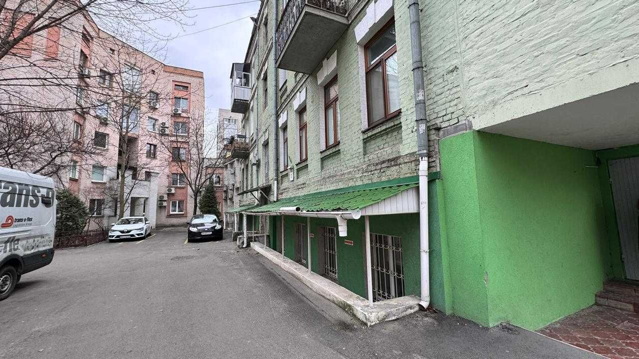 Продаж 104 кв.м комерційного приміщення в центрі Подолу,фасад,парковка