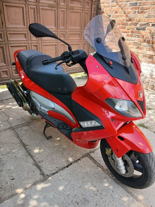 Продам Максі скутер 500 кубів сів і поїхав