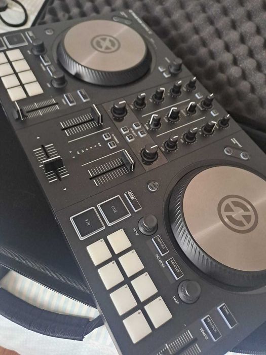 Native Instruments Traktor Kontrol S2 MK3 Bag Bundle