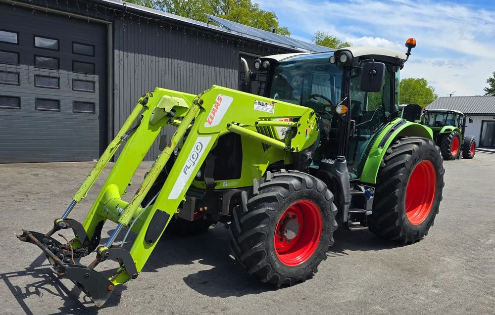 Claas Arion 420  Claas Arion 420  z 2015 roku z ładowaczem