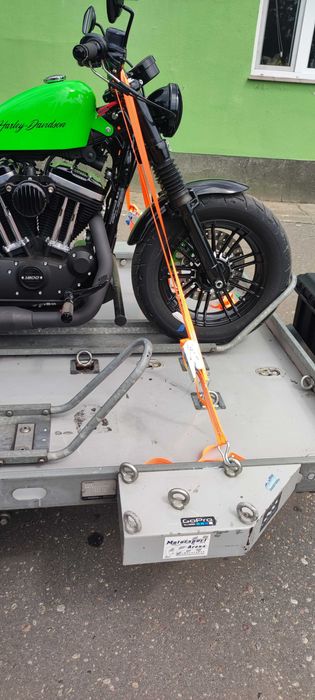 Wypożyczalnia wynajem przyczepy do przewozu motocykli. Transport moto