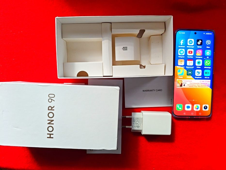 Смартфон honor 90. Памяти 12-256 гб.Камера 200мп.