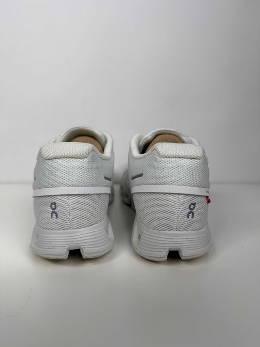 On Running Cloud białe r. 42 (Używane)