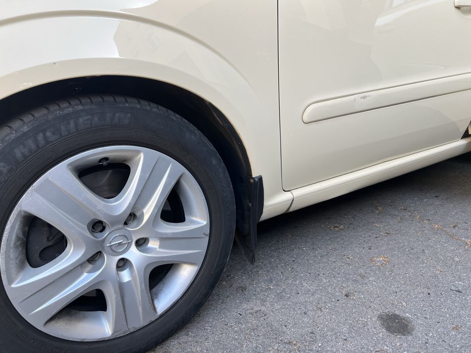 Опель Зафира Б 2013 рік 7 місць 1.6 газ/бенз рестайлинг