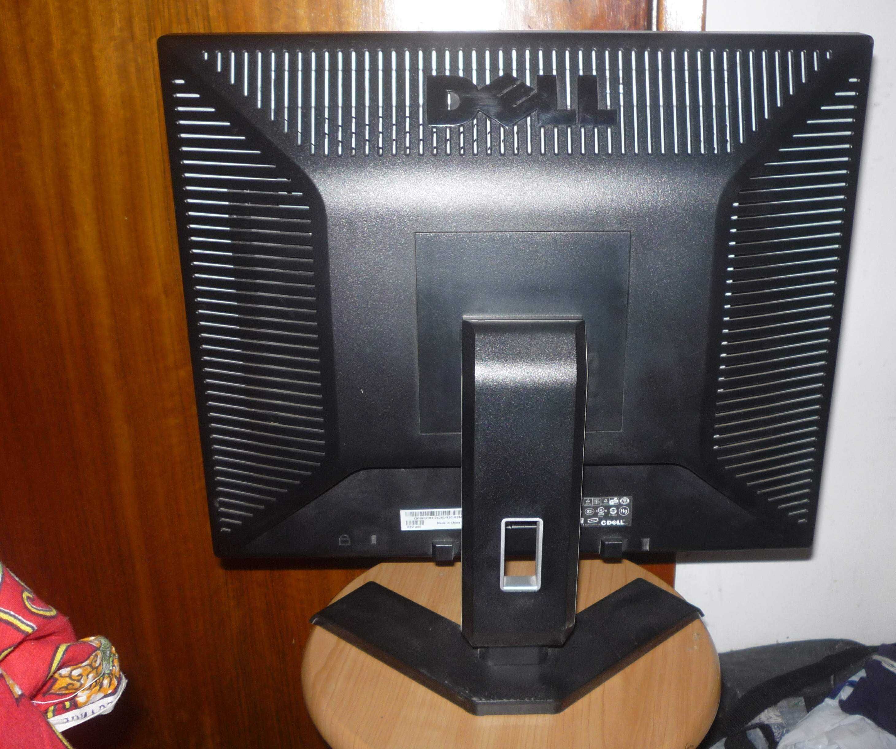 Monitor Dell 19" Vga: 5 euros