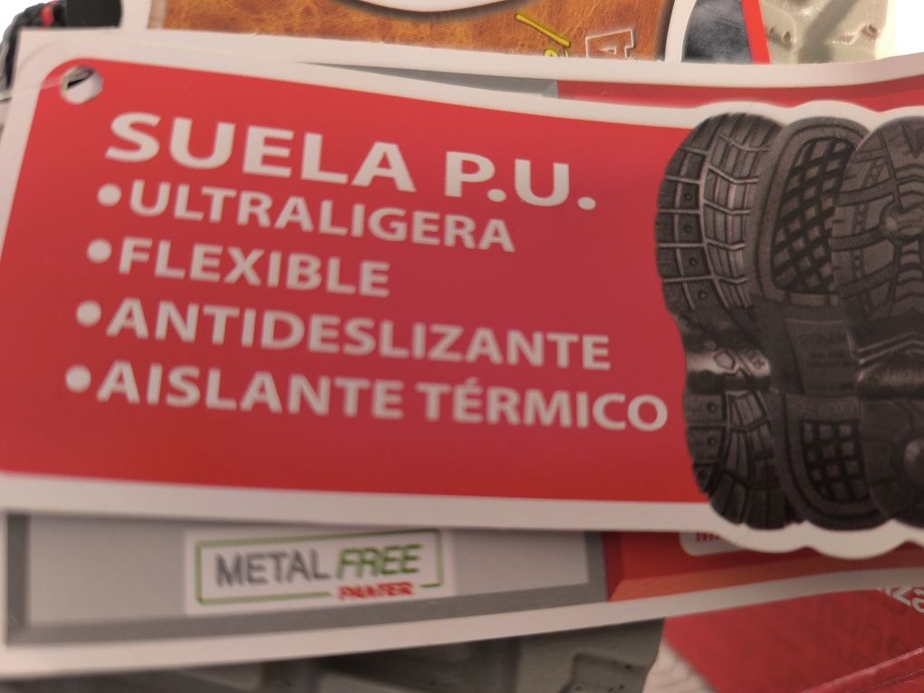 Sapatos de trabalho novos.