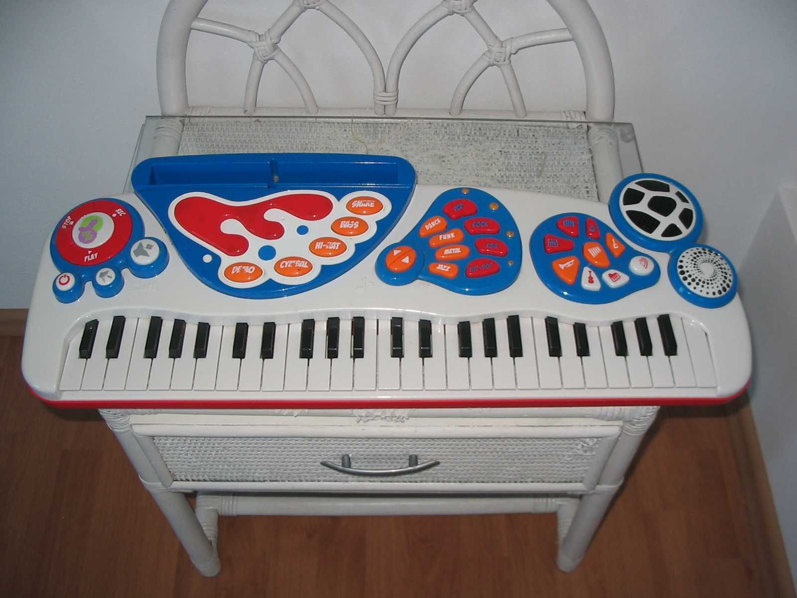 Keyboard/ małe pianinko