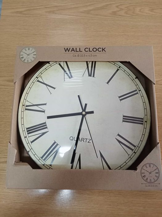 RELÓGIO DE PAREDE QUARTZ – ELEGÂNCIA CLÁSSICA PARA SEU ESPAÇO