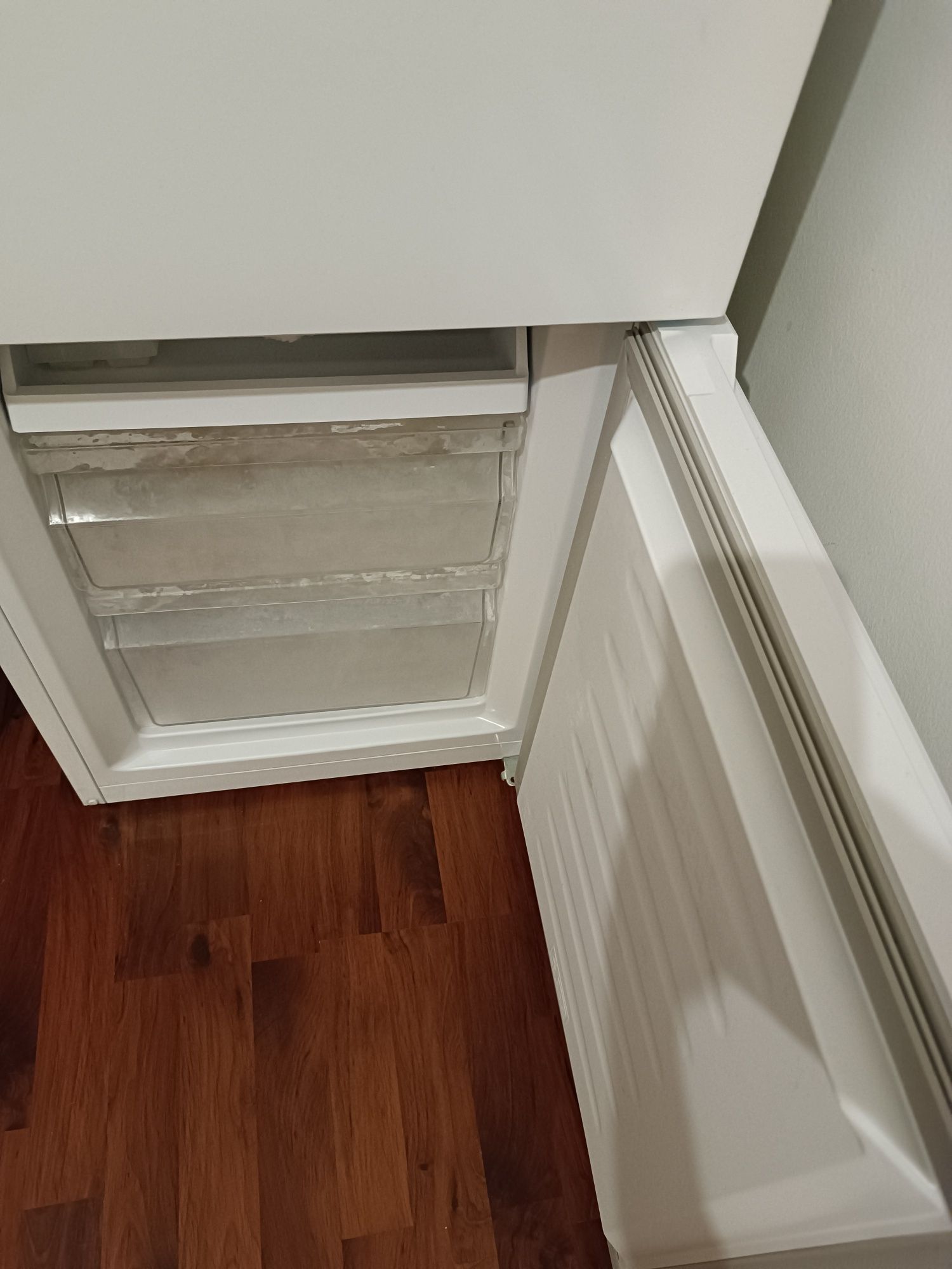 Frigorífico Combinado Kunft KC6455 – Excelente Estado!