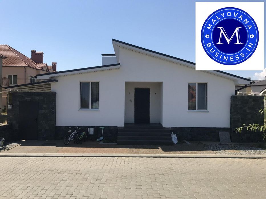 Одноповерховий будинок з басейном у Совіньйоні Марін ВІлас