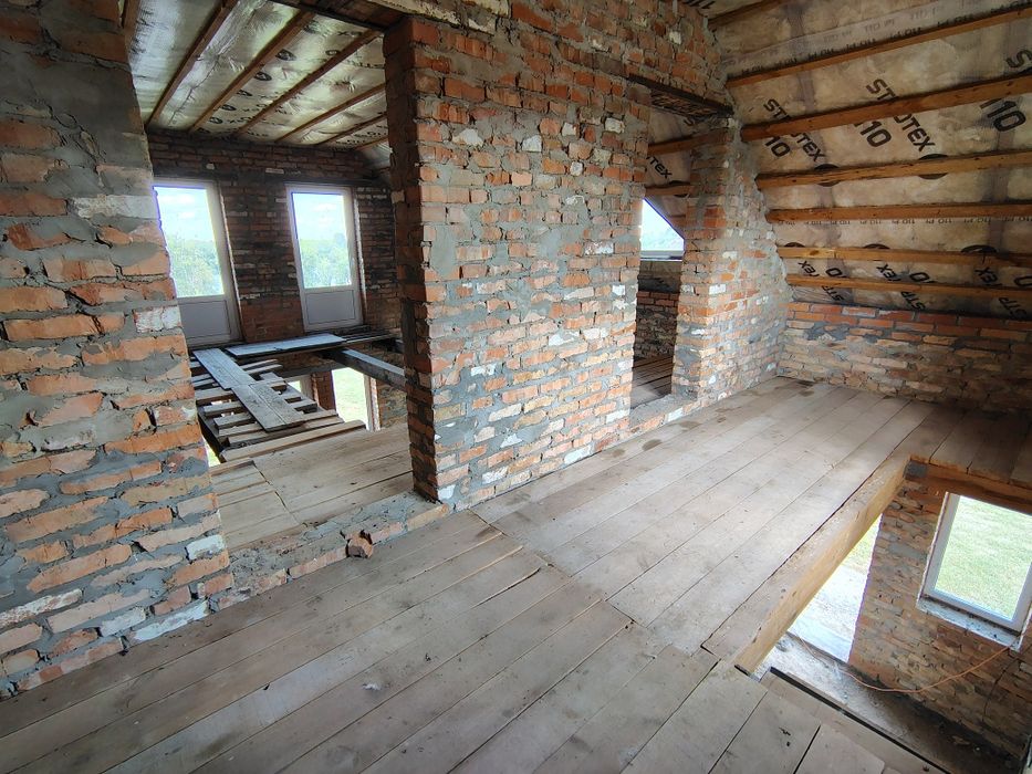 Продаж будинку в мальовничому місці.