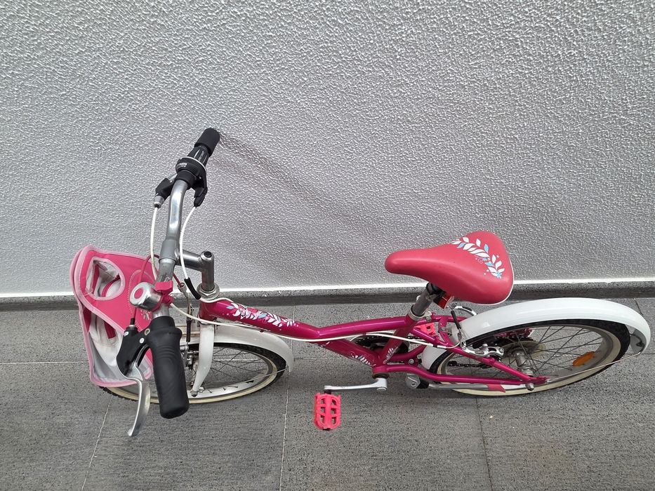 Bicicleta B'twin com cesto