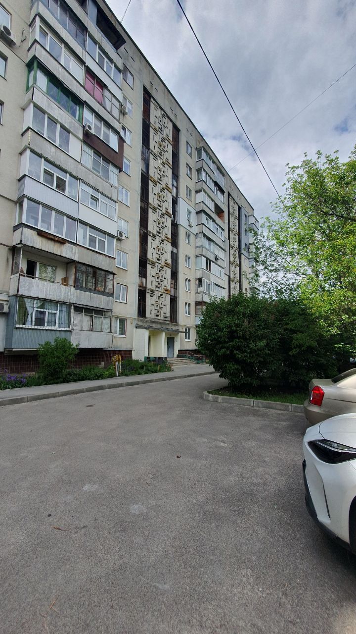 Продам 1 к. квартиру пр. Героев Сталинграда (Байрона), улучшенка 37 м2