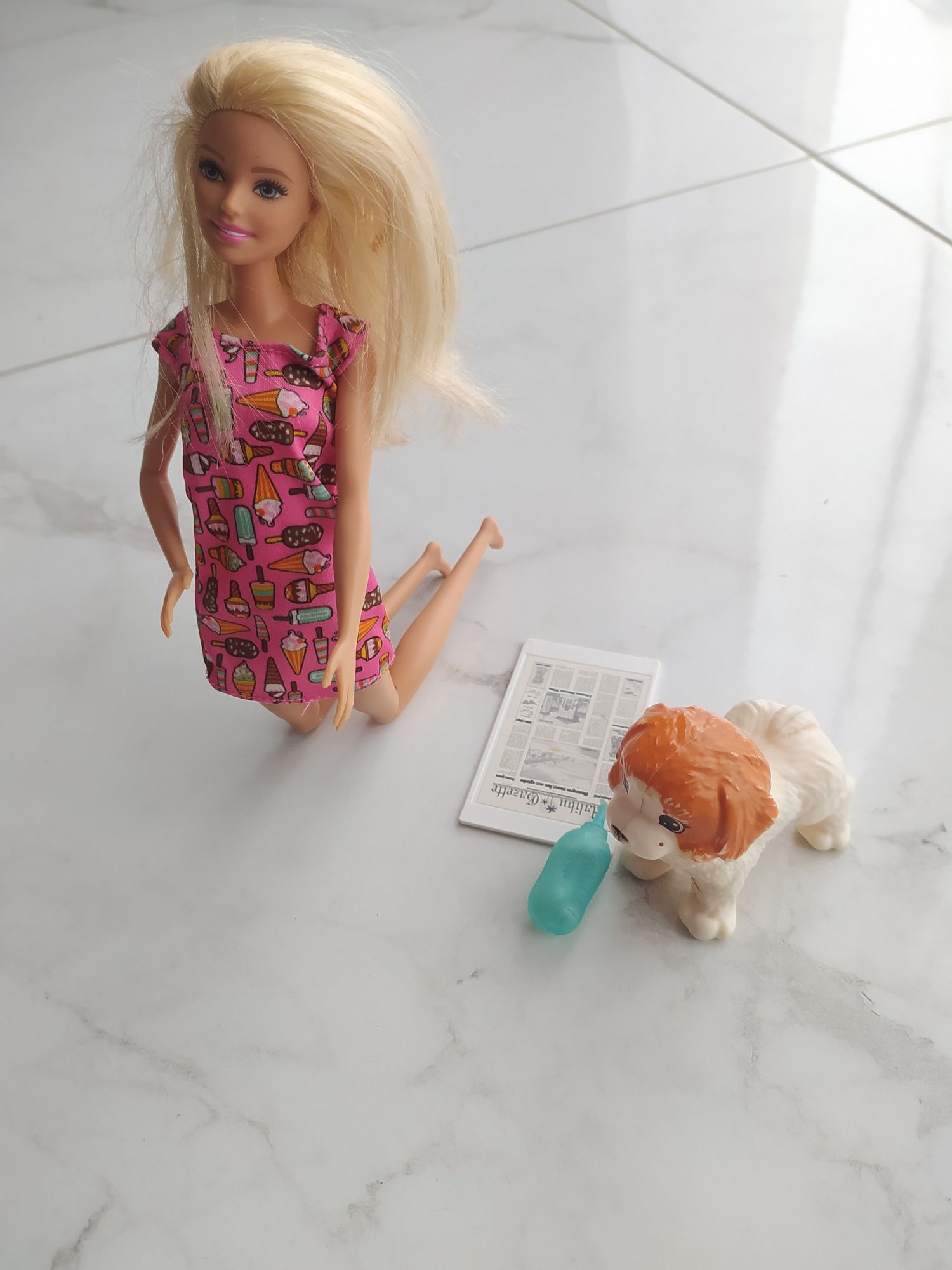 Barbie z sikajacym pieskiem