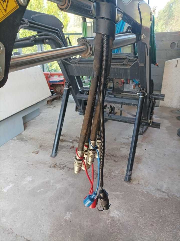 Carregador frontal M1 p/a trator TYM