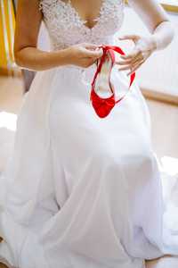 Przepiękna suknia ślubna w stanie idealnym