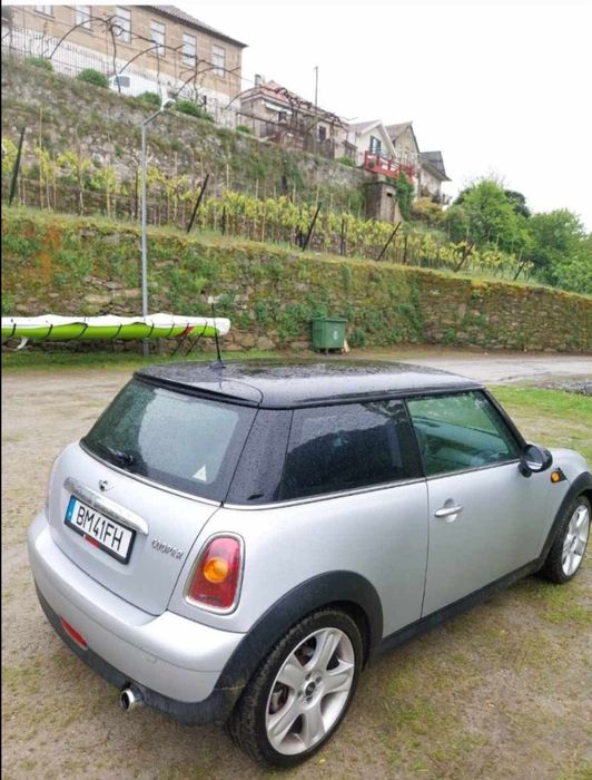 Mini Cooper 1.6 a GPL/gasol.