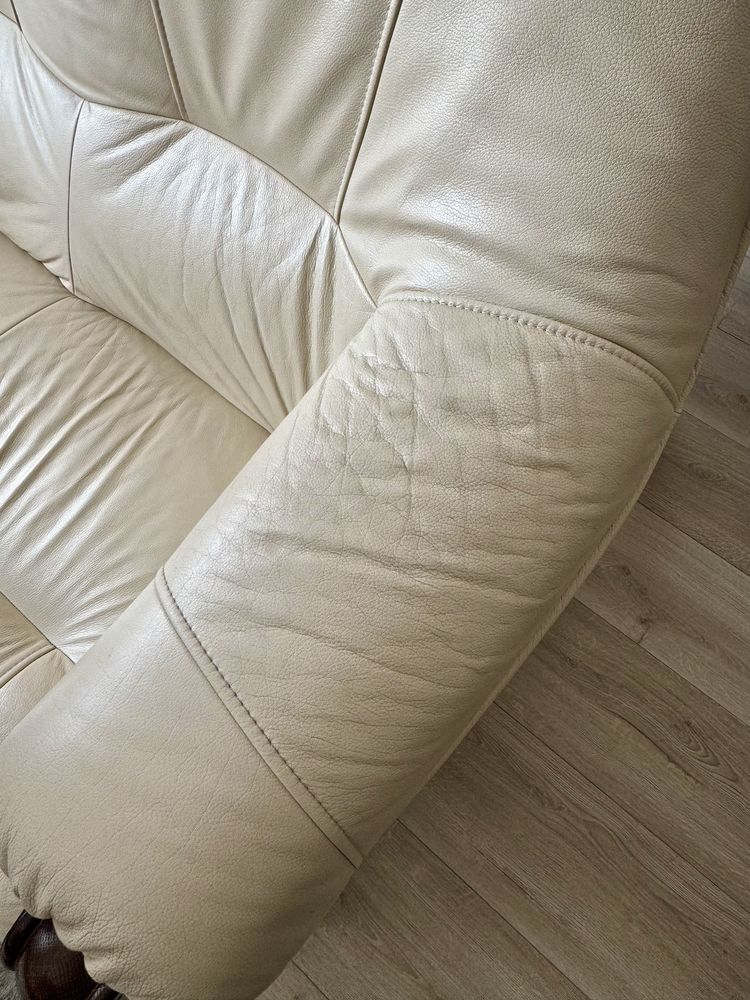Skórzana kanapa dwuosobowa