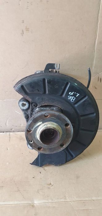 Zwrotnica piasta lewy przód przednia lewa VW Passat B6 2.0 TDI