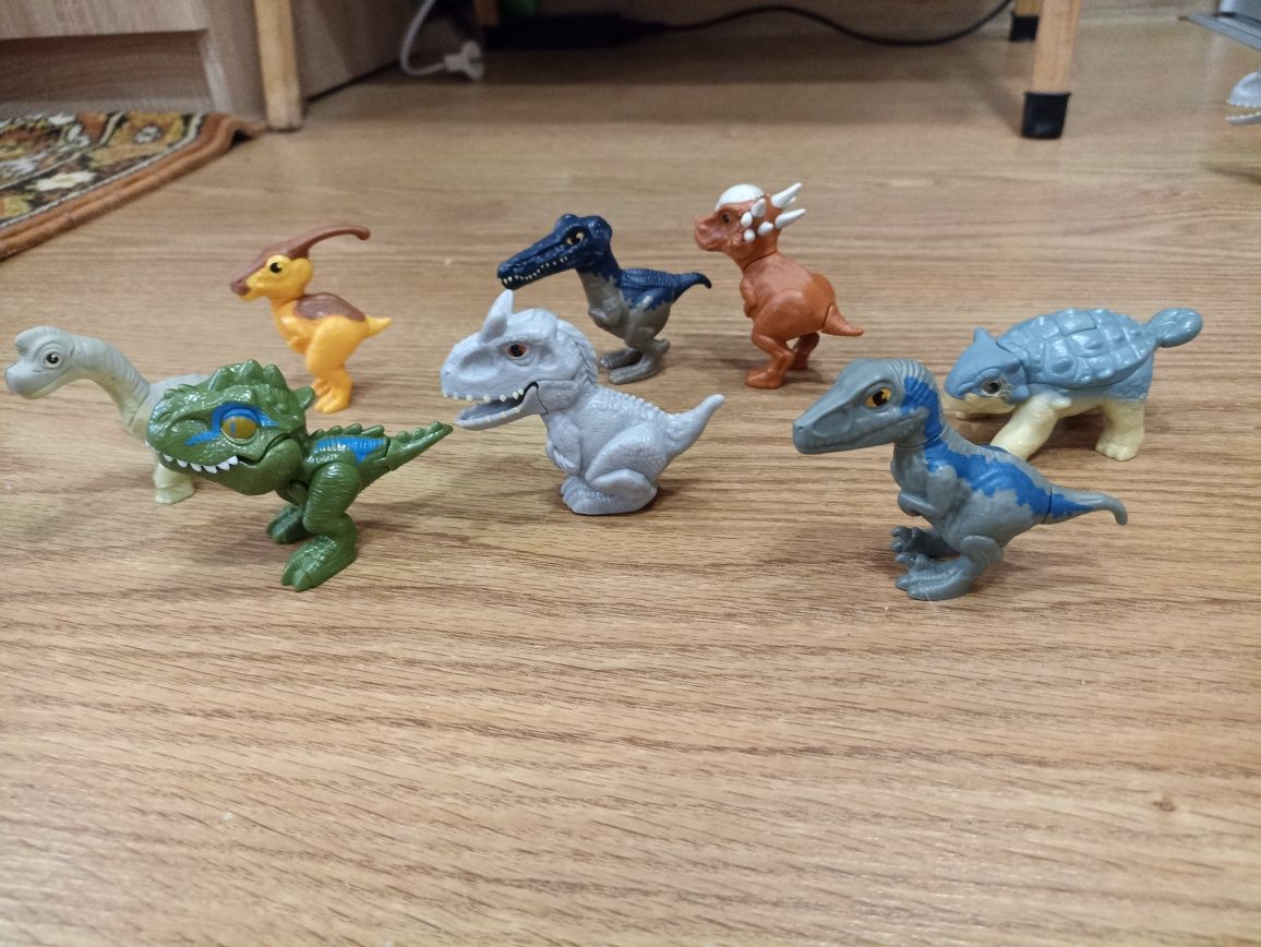 Динозавры с яйцами из MCdonalds