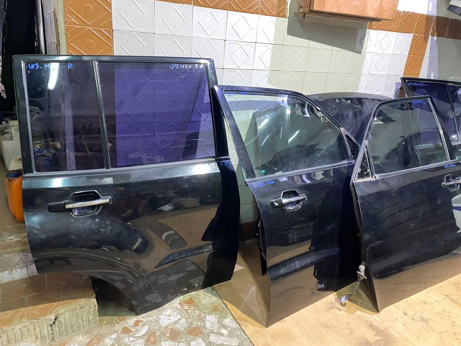 Дверь Двери передние задние Mitsubishi pajero Wagon