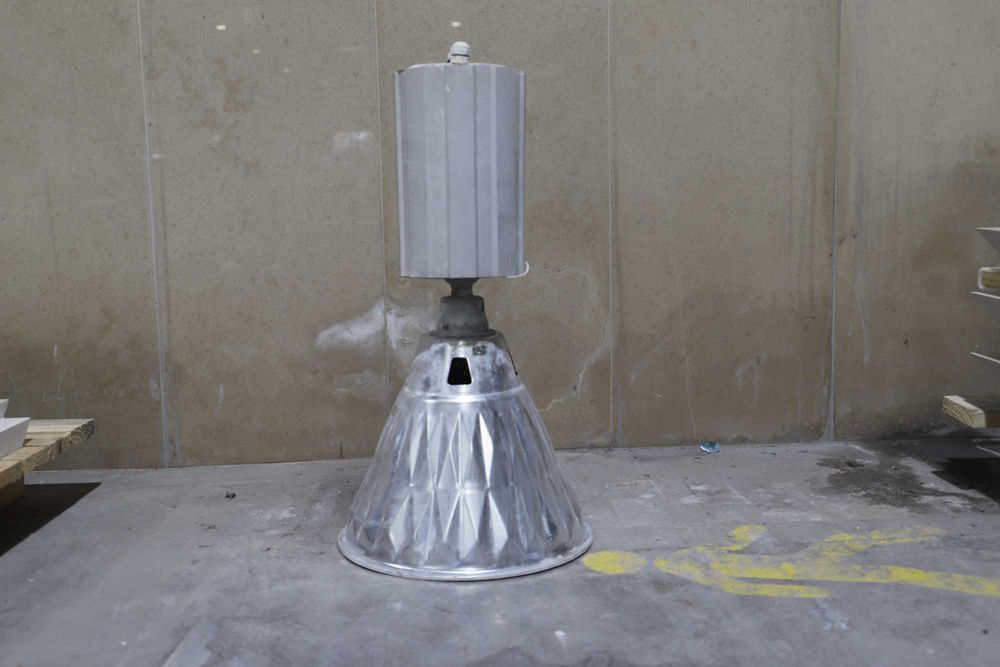 Campânulas industriais - ideais para oficinas, garagens e fábricas