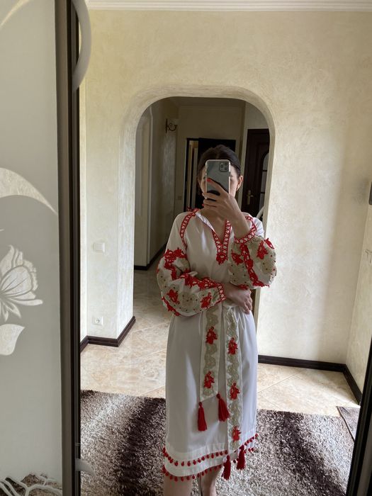 Вишита сукня, вишите плаття