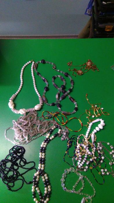 Продам бижутерию ,(наборы,бусы, браслеты,серьги)
