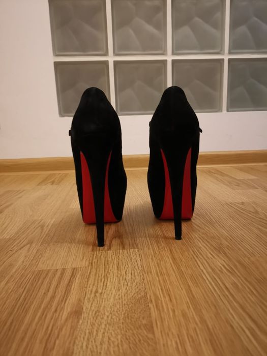 Christian Louboutin oryginalne szpilki wysokie skórzane