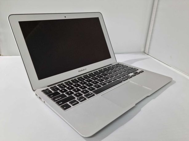 Apple MacBook  Air 11.6’’ 2GB/240GB