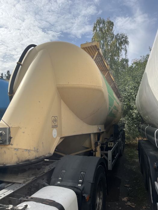 Cementonaczepa .silos naczepa.