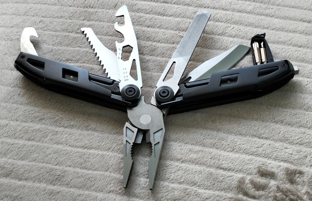 Multitool Dominator