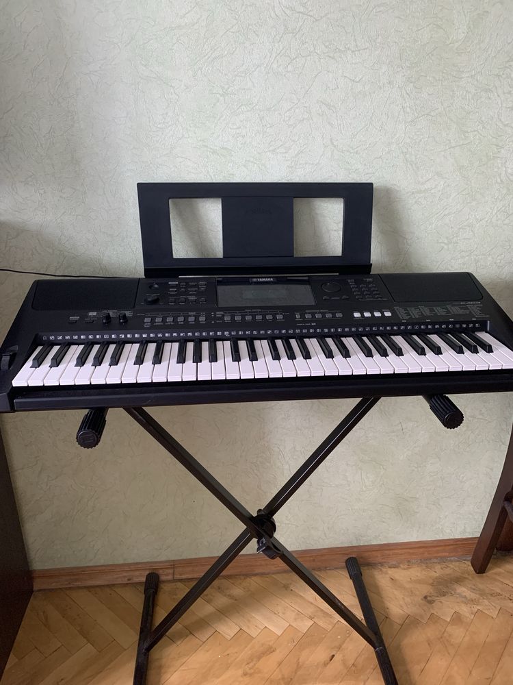 Продам Синтезатор Yamaha E463