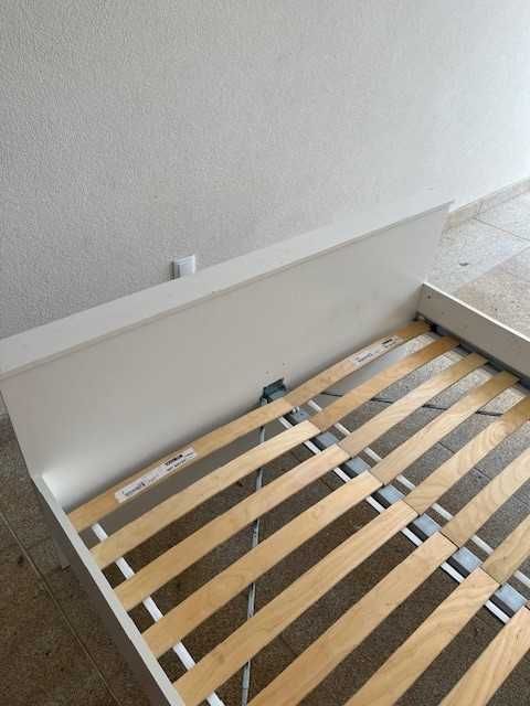 Cama casal IKEA com colchão