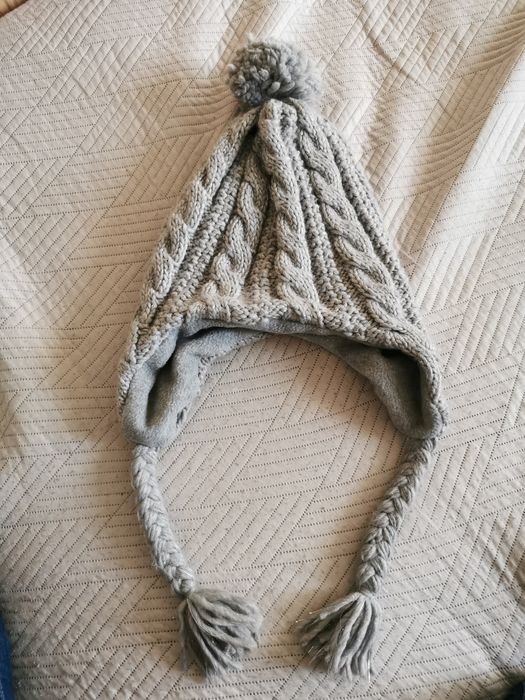 Bardzo ciepła zimowa czapka uszatka z warkoczykami rozmiar uniwersalny
