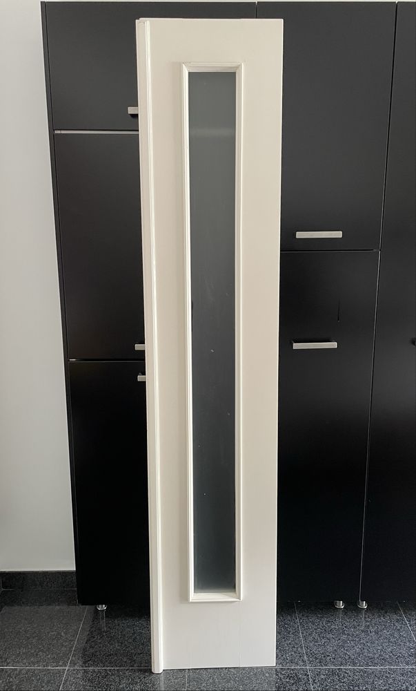 Meia porta lacada branca com vidro fosco 200x40cm