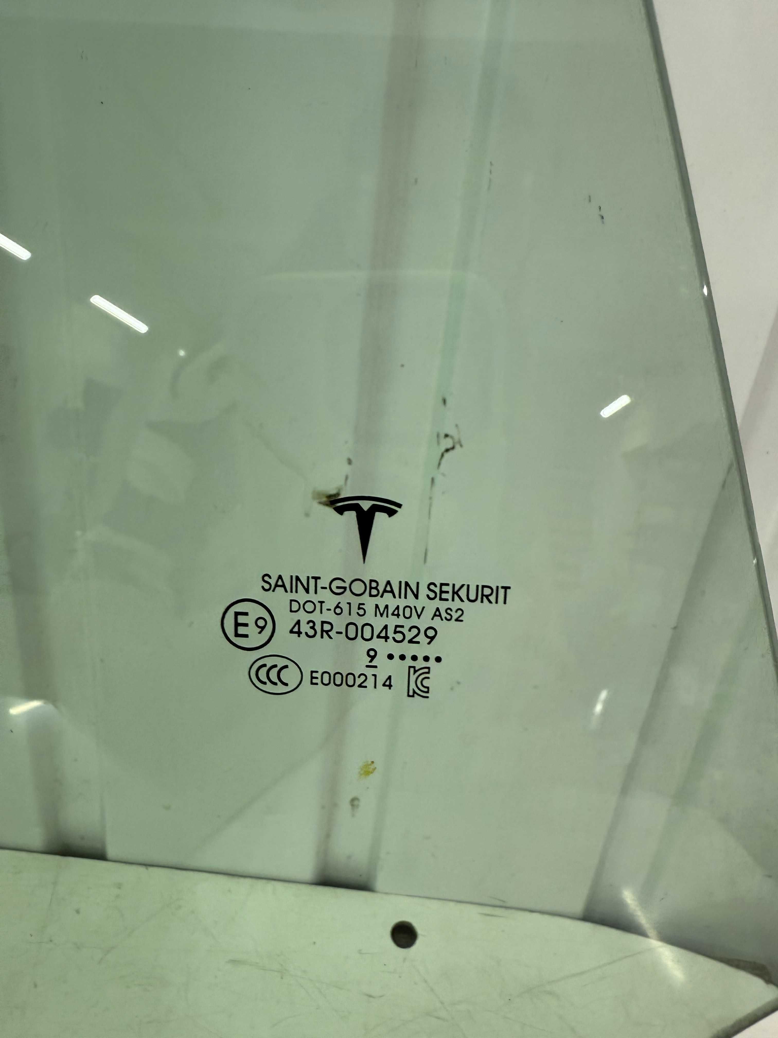 Скло Праве заднє переднє Tesla MY 22 M3 18- MS 16-21 скло праве Тесла