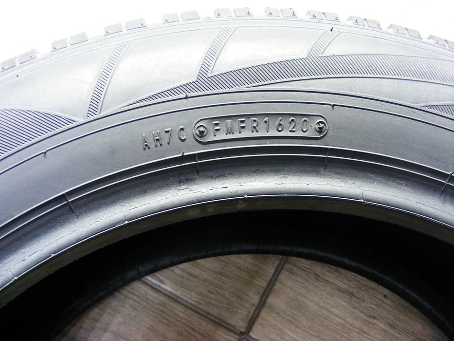 Зимова гума 235/55/18 -4 шт. Falken Eurowinter HS 01 SUV .