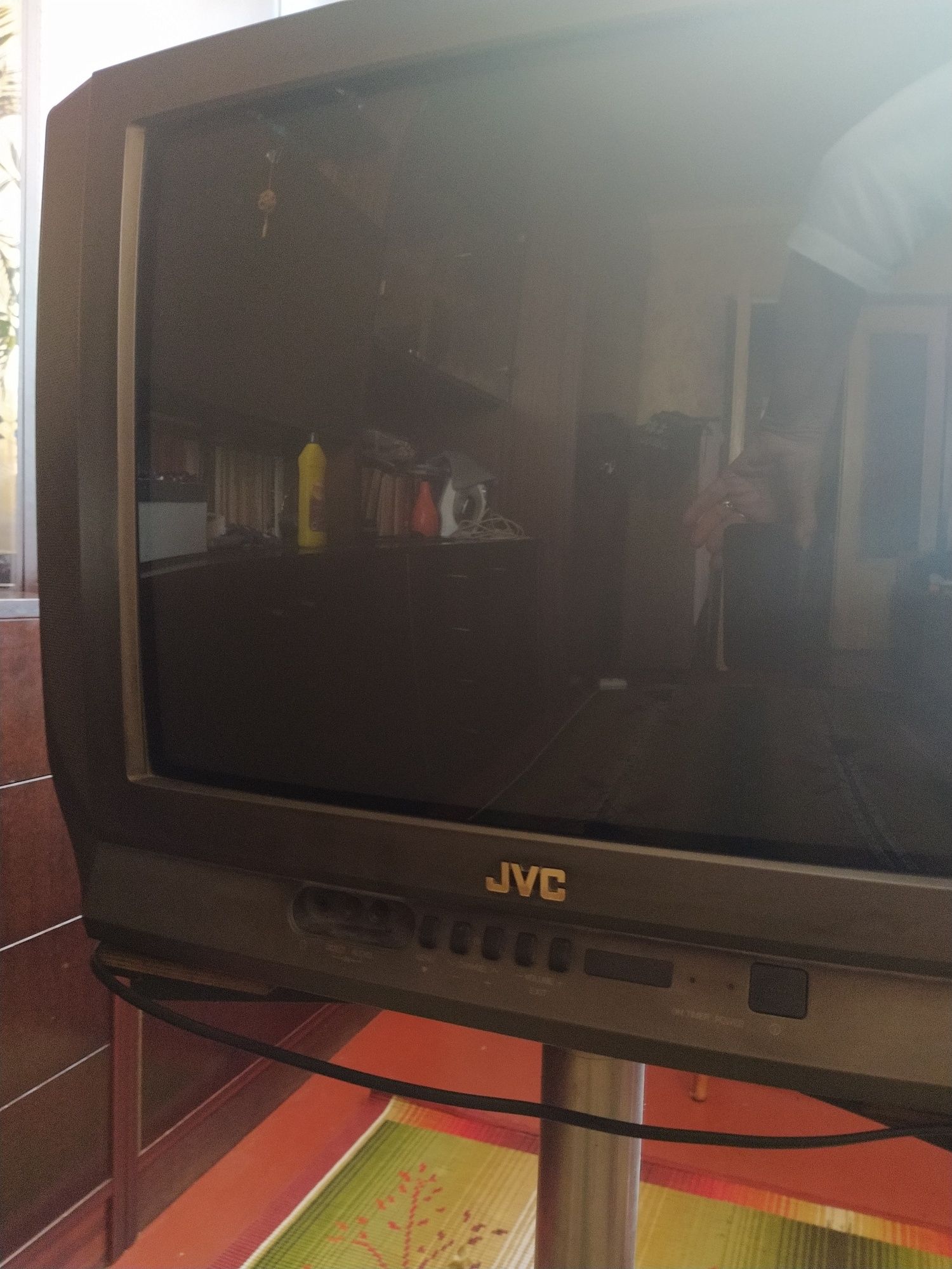 Телевизор JVC в робочому стані