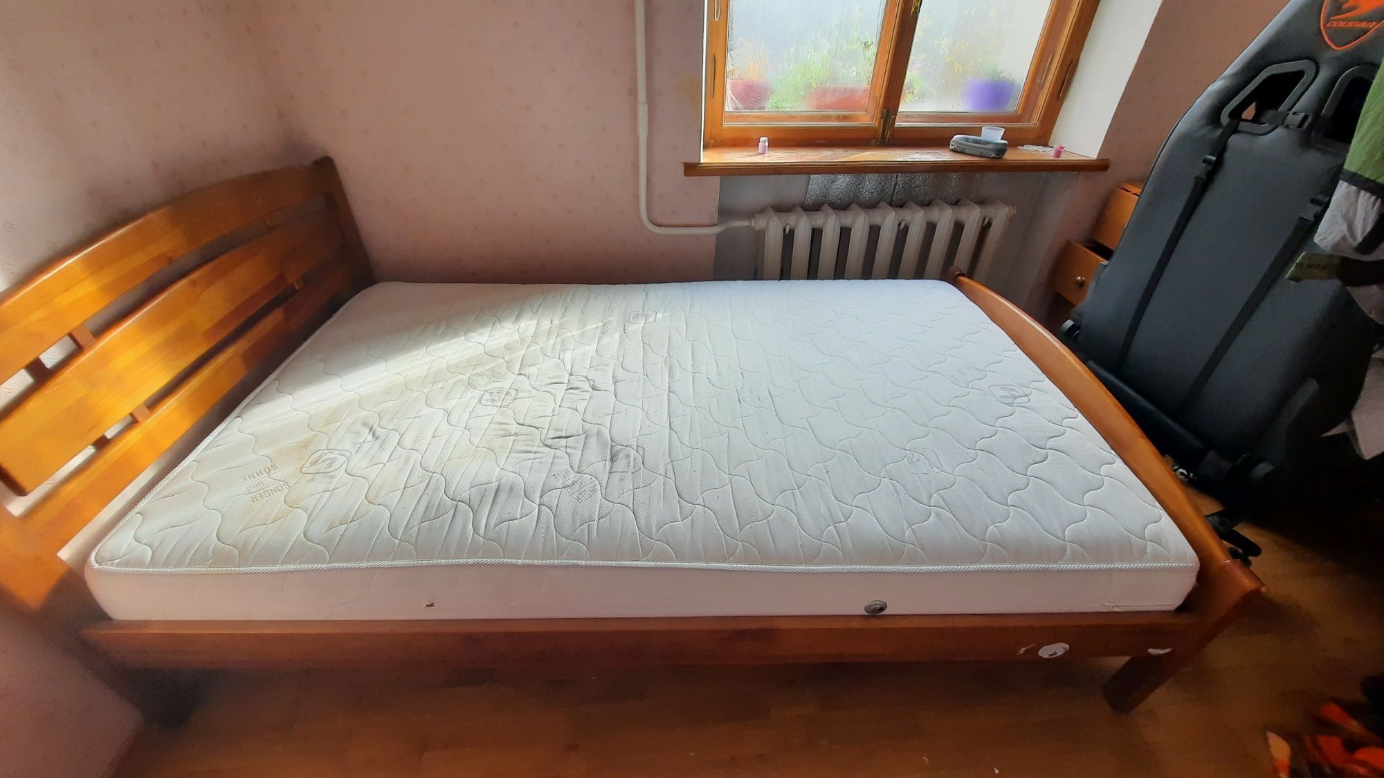 Ліжко з матрасом дерев'яне