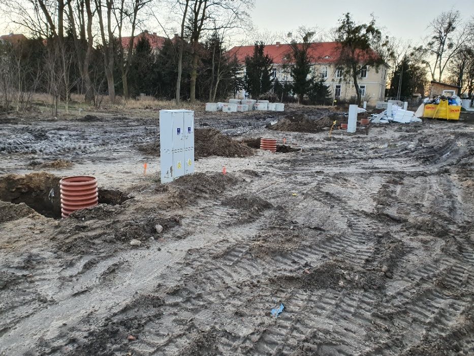 Usługi koparko-ładowarkąPzyłącza wody i przyłacza kanalizacji