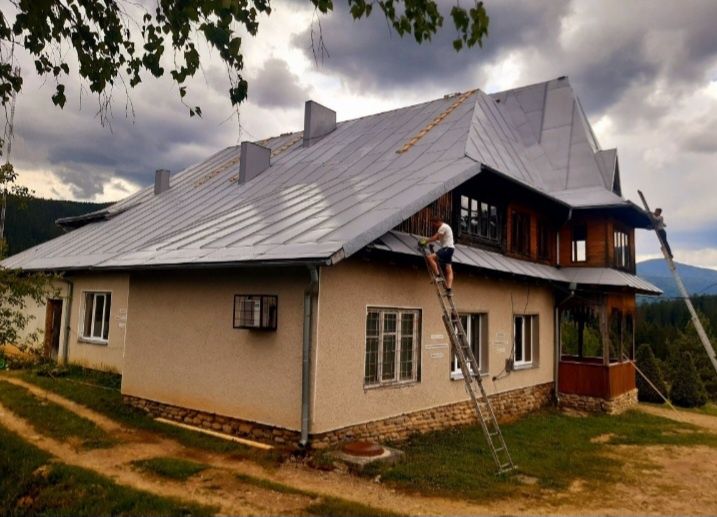 Фарбування дахів Швидко. Професійно. Якісно.
Пофарбуємо ваш дах.
Індив