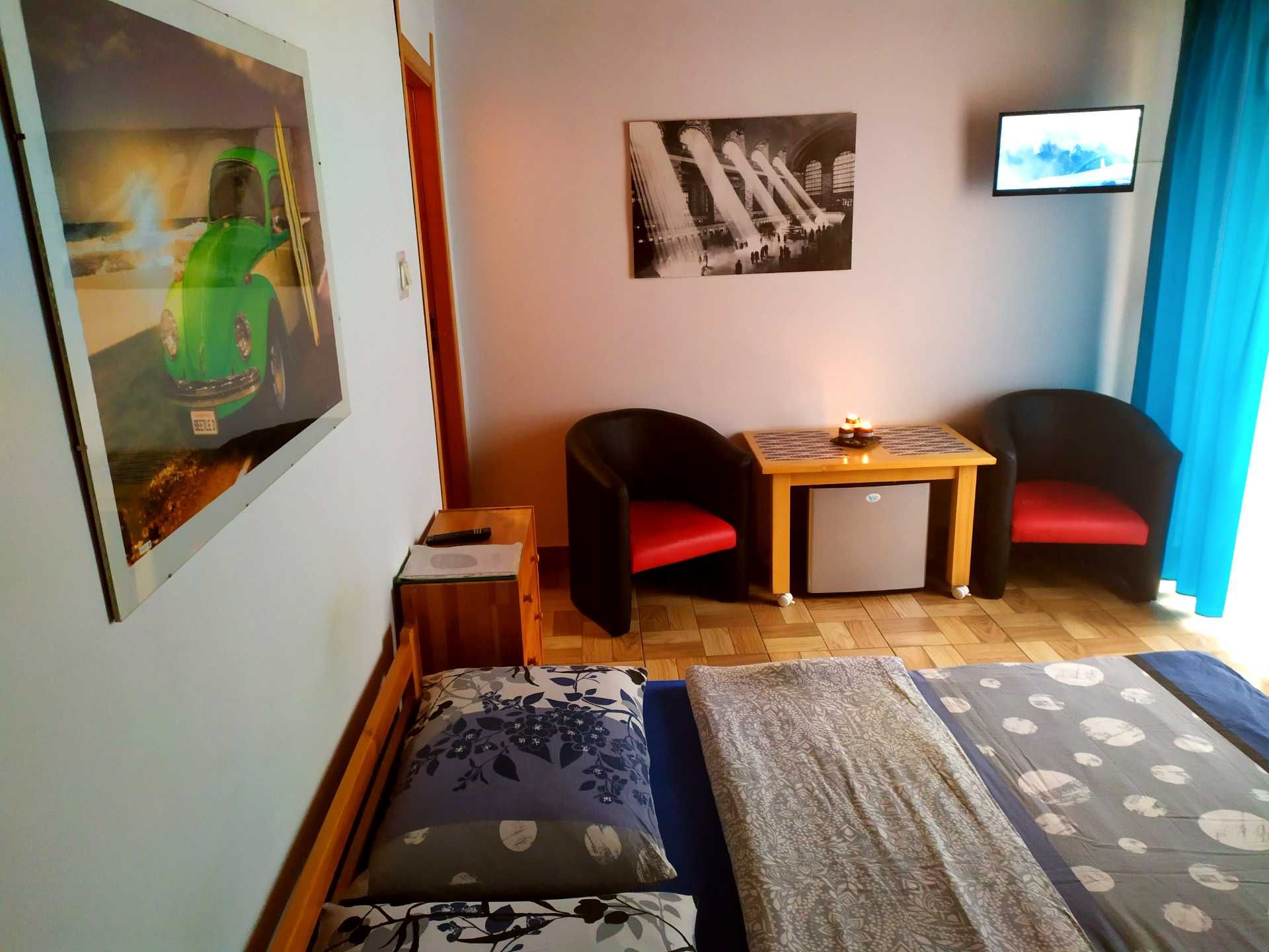 Noclegi & Ekojachty Relax-Jezioro, Wypożyczalnia, Pokoje, Domy, Motel