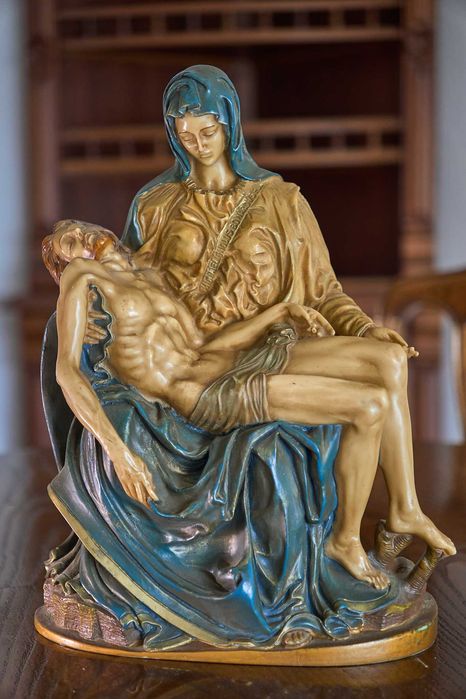 Escultura Maria e Jesus (Pietà)