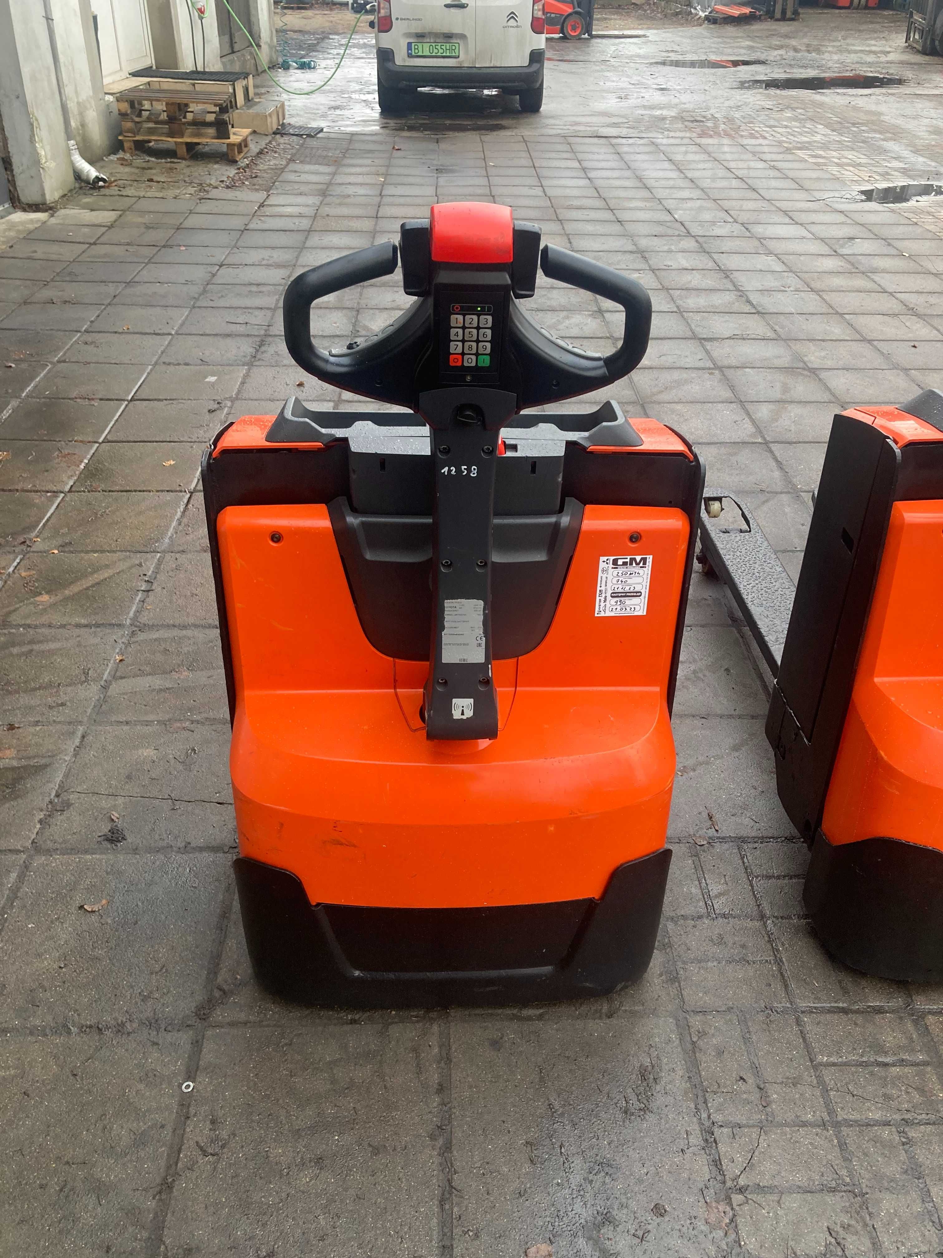 Wózek paletowy Elektryczny Toyota LWE  2020r 1600kg