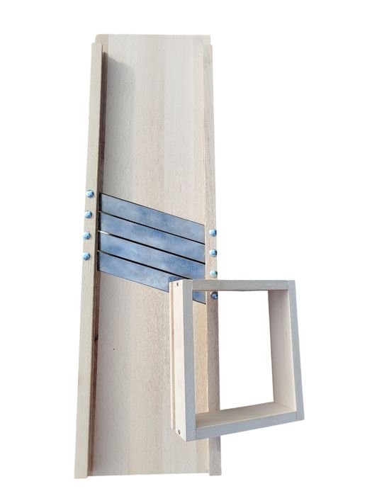 Велика шинковка с коробом на 4 ножі. Розмир 74*22 см.