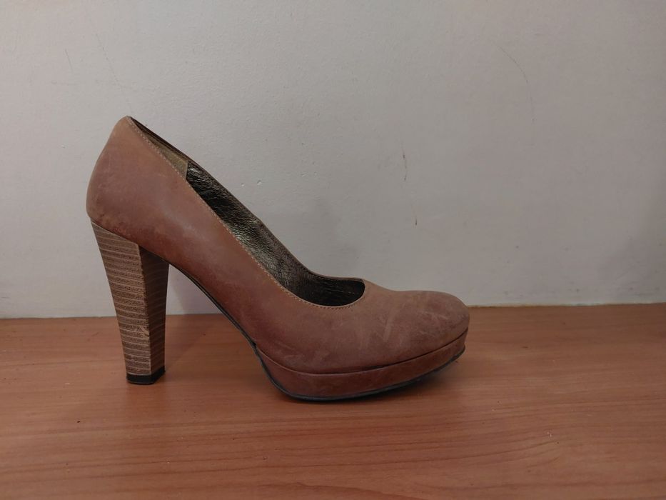 Czułenka brązowe skórzane na obcasie rozm 39