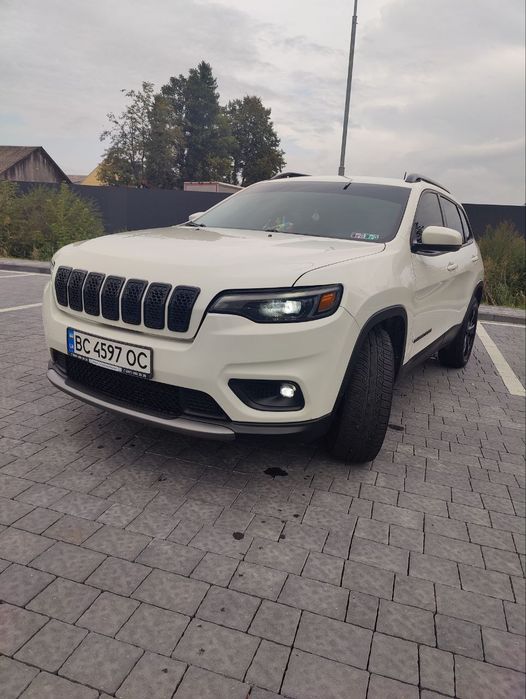 "Jeep Cherokee 2019: Надійний, з малим пробігом, готовий до дороги!"
