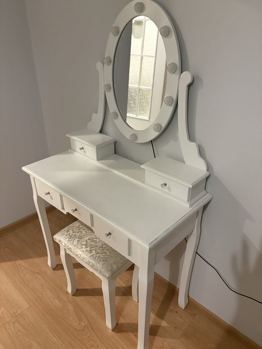 toaletka do makijażu