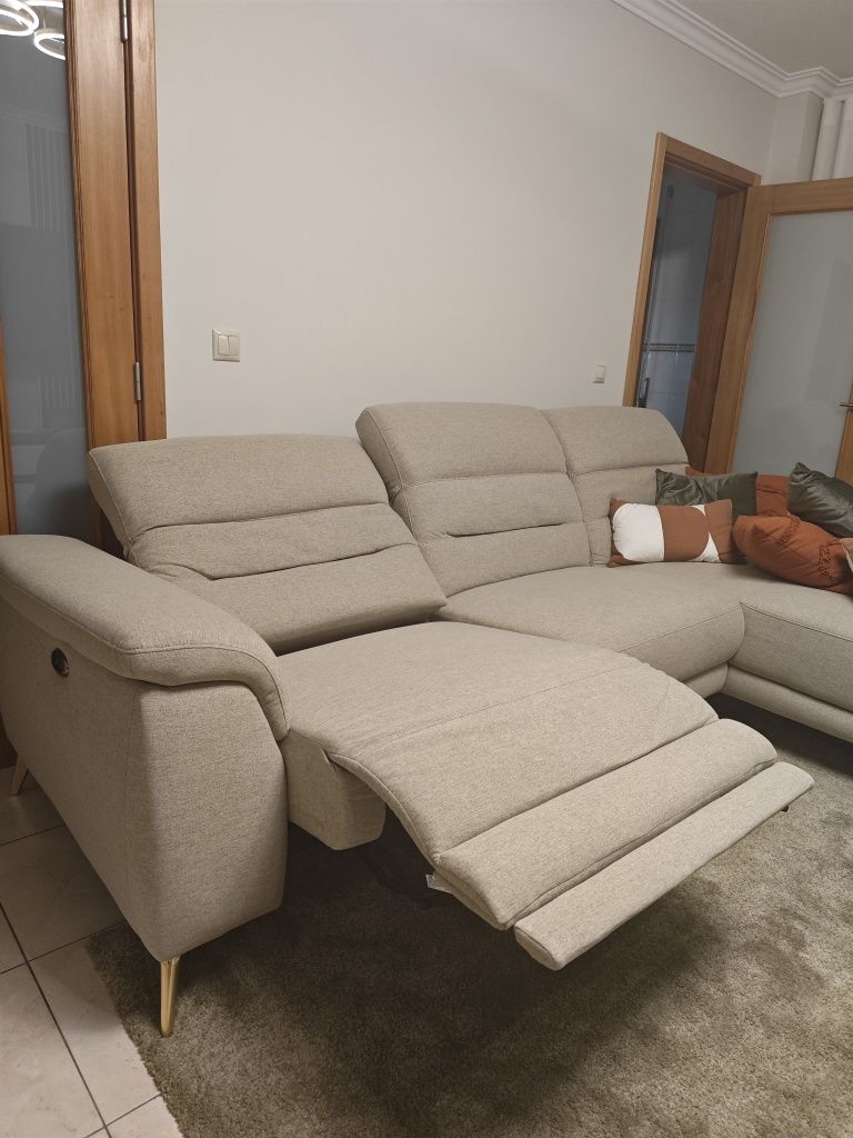 Sofá com relax e chaiselong COMO NOVO